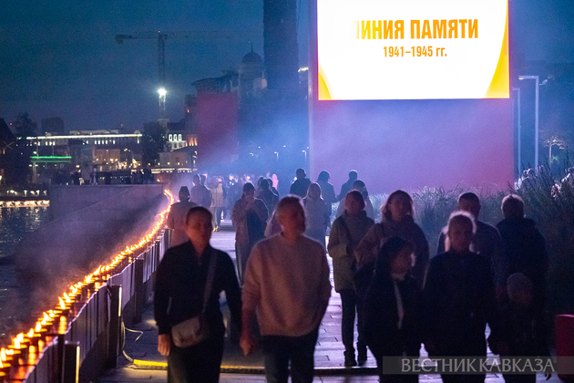 Акция “Линия памяти“ на Крымской набережной в Москве