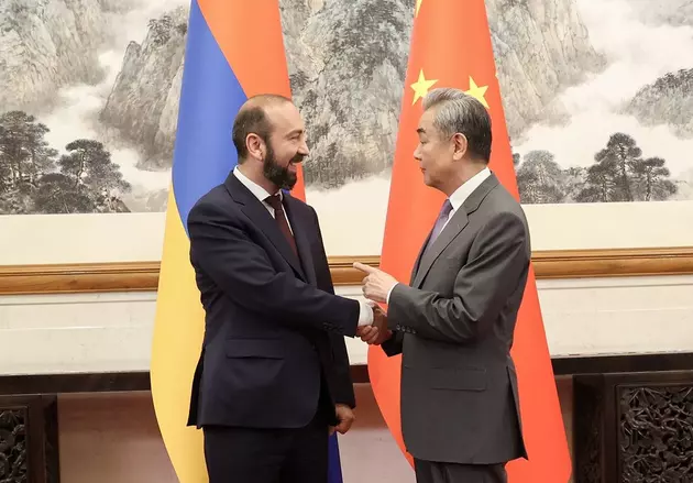 Арарат Мирзоян и Ван И