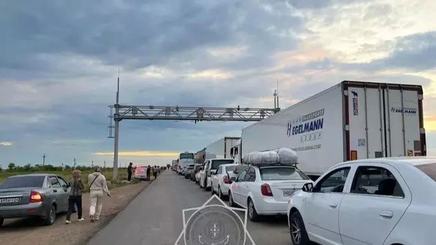 Пункт пропуска на границе России и Казахстана начал собирать огромные пробки