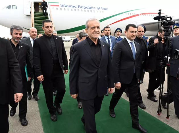 Президент Ирана прибыл в Азербайджан на саммит ОЭС