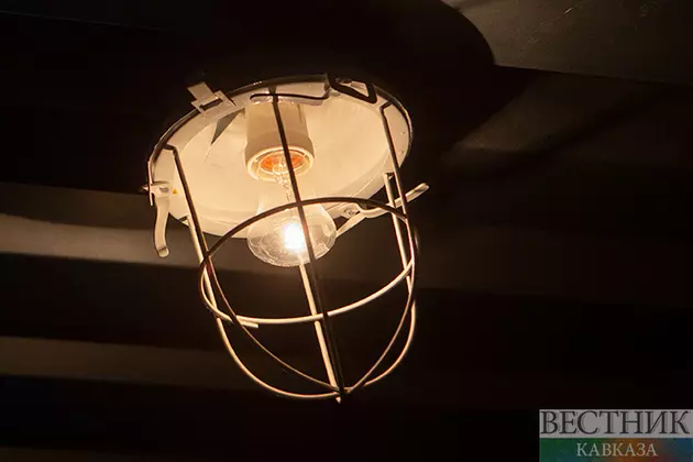 Непогода отключила свет и повалила деревья в КБР