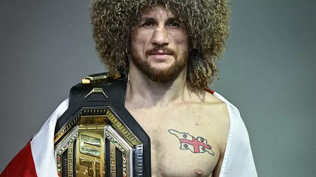 Чемпион UFC Мераб Двалишвили защитит свой титул в бою с Кори Сэндхэгеном