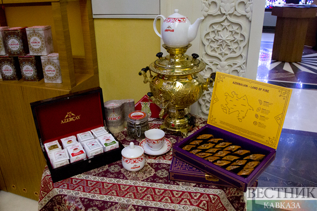 Производитель опроверг фейк об антиазербайджанских надписях на "Азерчае"