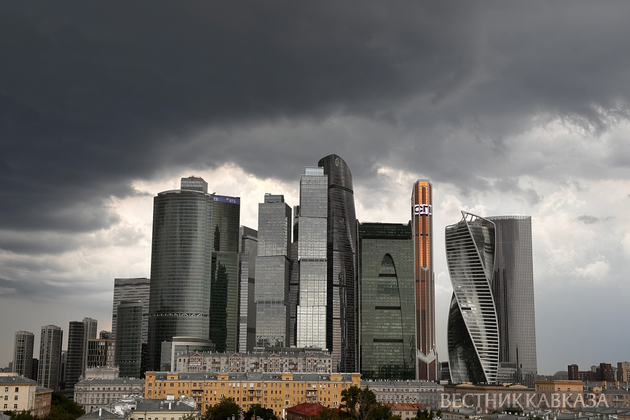 Грозовое небо на Москва Сити