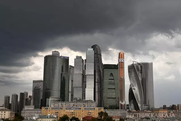 Грозовое небо на Москва Сити