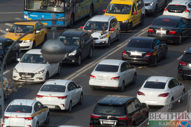 Крымский мост встал в воскресной пробке