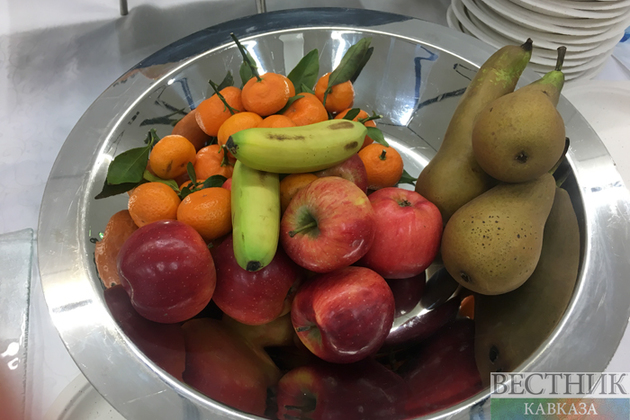 Фрукты на блюде