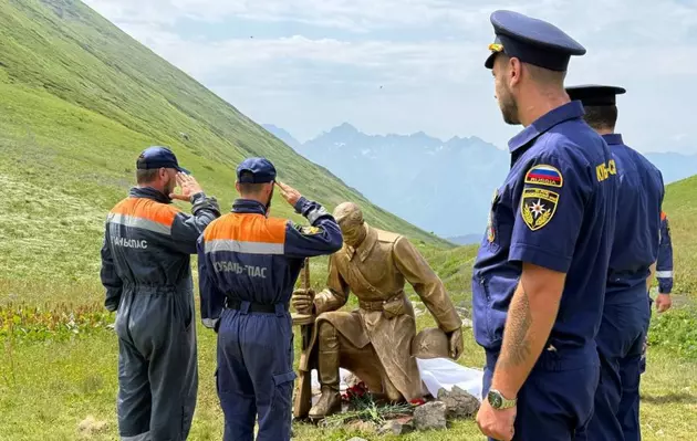 Спасатели открыли в горах Сочи памятник советским воинам