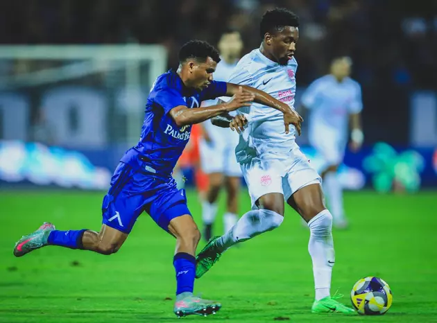 матч между футбольными клубами 