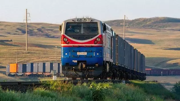 Казахстан построит железную дорогу к океану