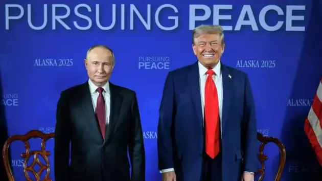 Путин и Трамп начали встречу на Аляске