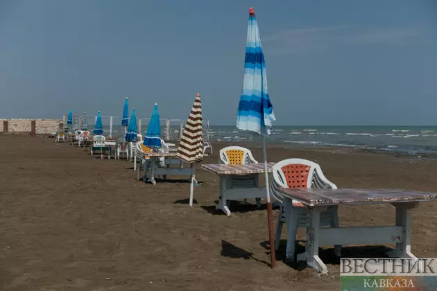 Азербайджан открыл три новых пляжа на Каспии