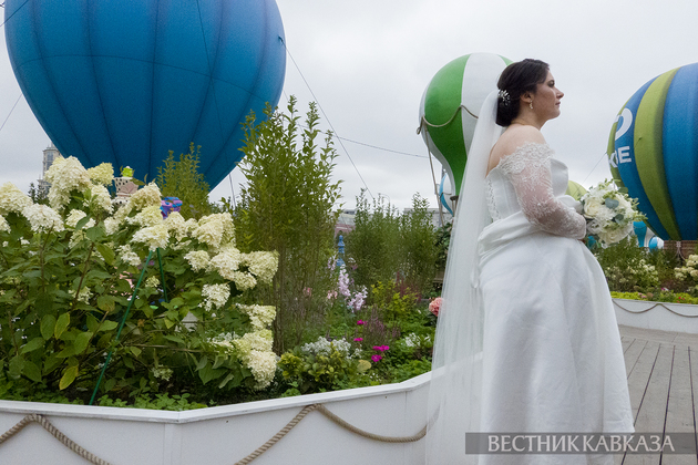 Площадка фестиваля “Лето в Москве“ у Парка Горького