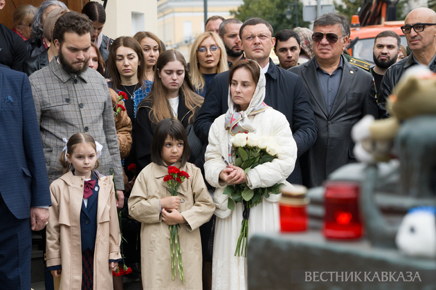 Траурная церемония в память о погибших при теракте в Беслане