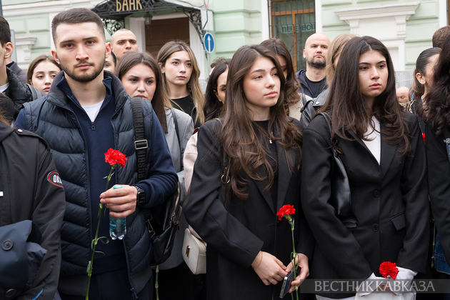 Траурная церемония в память о погибших при теракте в Беслане