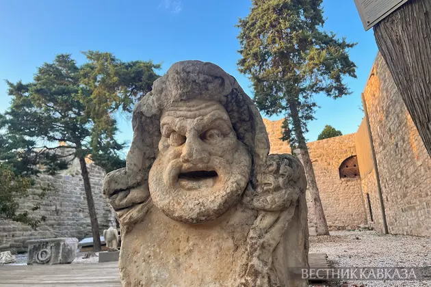 Статуи в замке Святого Петра в Бодруме