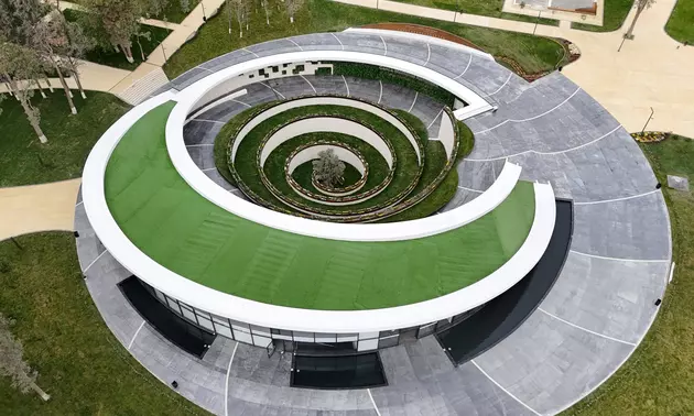 Мемориальный комплекс памяти жертв обстрелов открылся в Гяндже