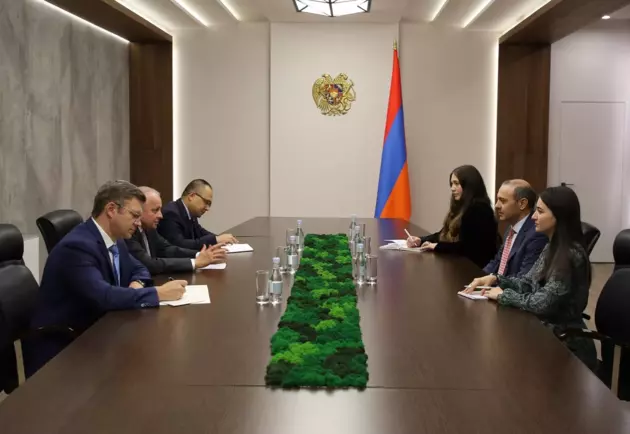 Секретарь Совбеза Армении встретился с российским послом