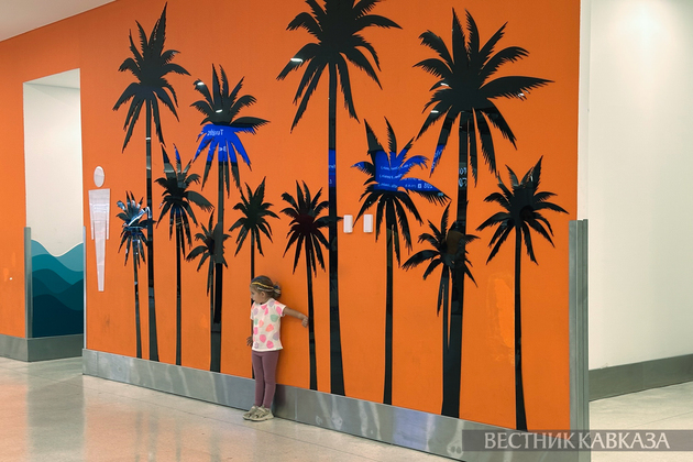 Ребенок в аэропорту Анталии