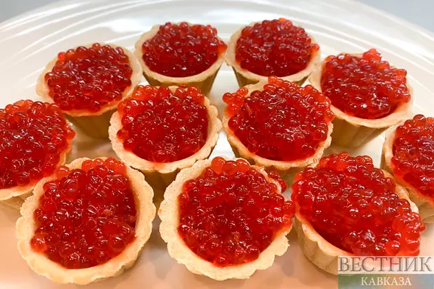 Икра красная и белая: какая бывает, сколько стоит и чем полезна?