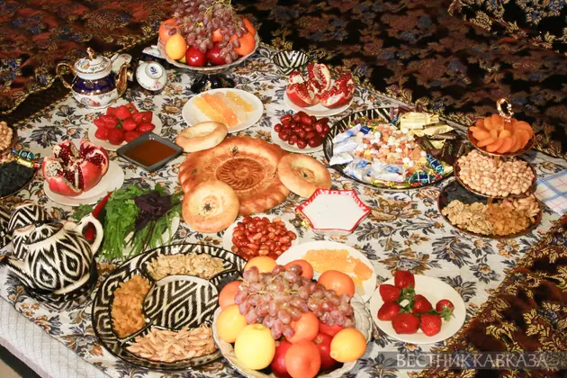 Праздничный стол на Навруз