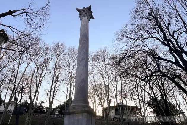 Готская колонна в парке Гюльхане