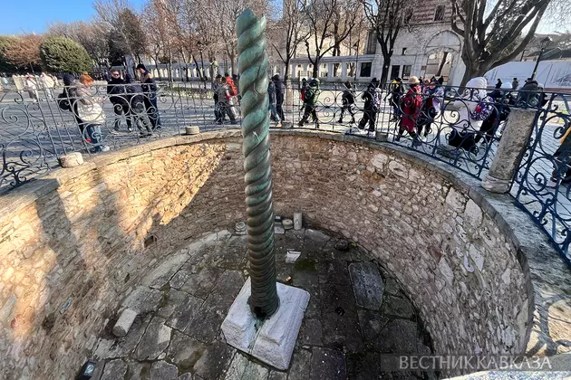 Змеиная колонна