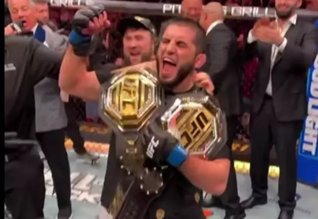 Ислам Махачев стал первым российским чемпионом UFC в двух категориях