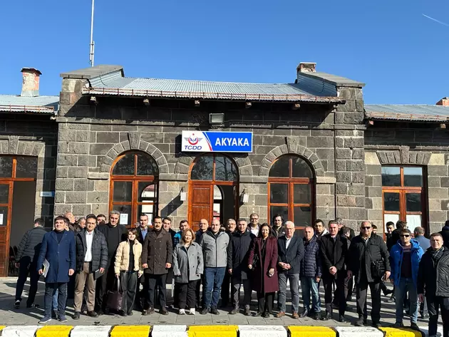 Анкара и Ереван обсудили восстановление железной дороги Карс-Гюмри