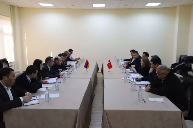 Анкара и Ереван обсудили восстановление железной дороги Карс-Гюмри