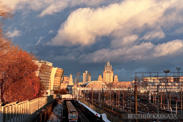 Вид на МИД и Киевский вокзал в Москве