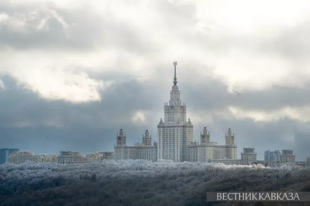 Первый снег в Москве. Вид на МГУ