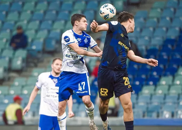 матч между футбольными клубами 