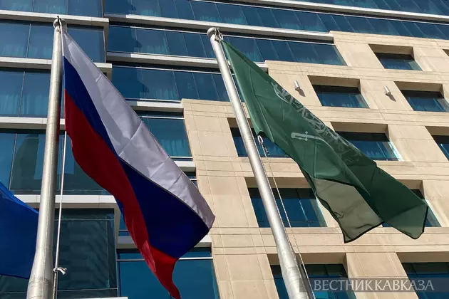 Флаги Саудовской Аравии и России