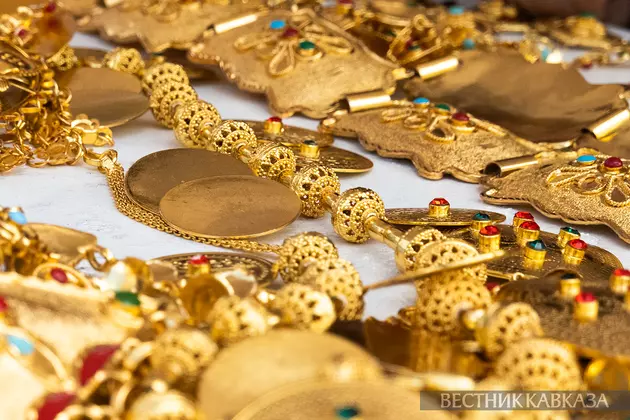 Золотые украшеия