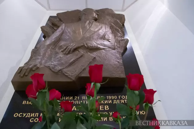 Памятник Гейдару Алиеву