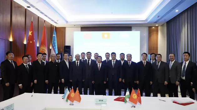 Узбекистан инвестирует в строительство железной дороги в Китай