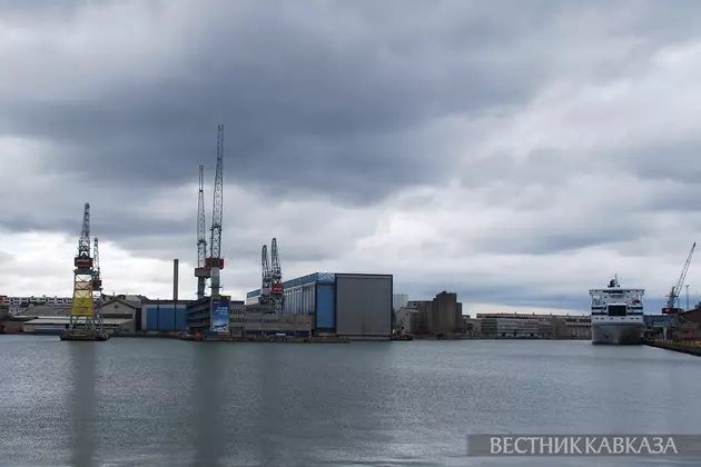 Грузовой кран в порту