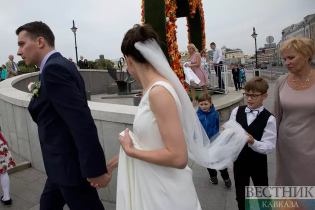 Путин призвал брать пример с народов Кавказа и вступать в брак раньше