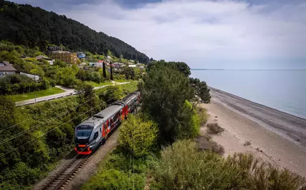 В Абхазии сошел с рельсов электропоезд "Диоскурия"