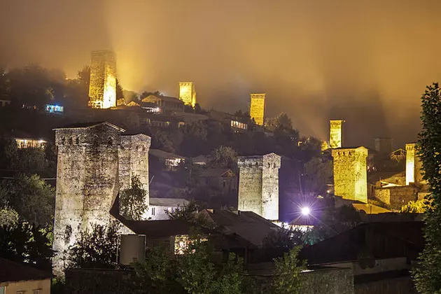 Местия зимой: горнолыжный курорт, сванские башни и транспорт