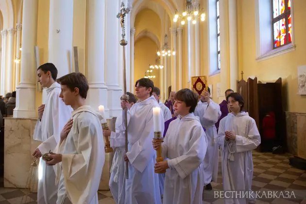 Служба в  Кафедральном Соборе Непорочного Зачатия Пресвятой Девы Марии в Москве