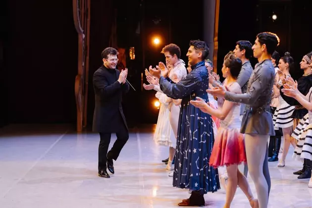 В Мехико прошла премьера балета "Щелкунчик" под руководством азербайджанского дирижера