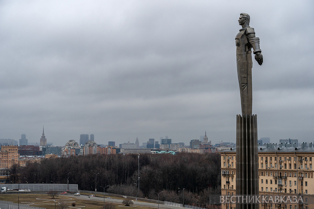 Памятник Юрию Гагарину на Ленинском проспекте в Москве