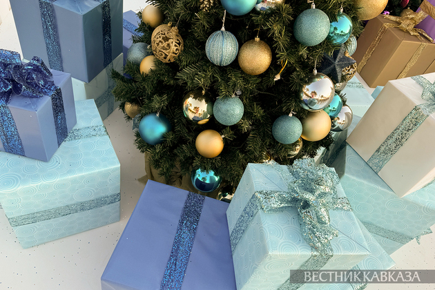 Подарки под елкой