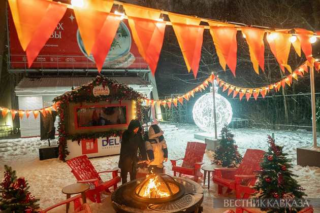 Зона отдыха на катке в парке Фили