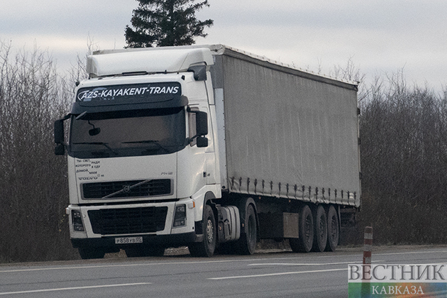 Движение через "Верхний Ларс" приостановлено из-за погодных условий