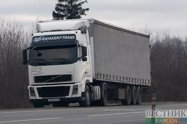 Движение через "Верхний Ларс" приостановлено из-за погодных условий