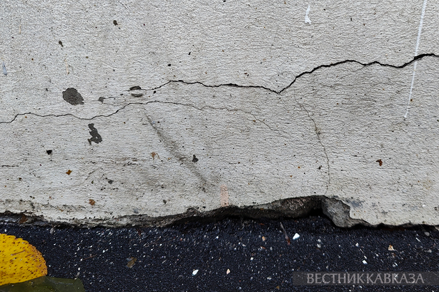 Трещина на доме