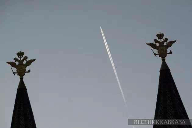 Самолет над Москвой